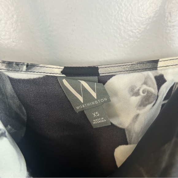 NWT Worthington Black/White Satin Floral Cowl Neck Sleeveless Tank/Cami Size XS - Picture 5 of 9